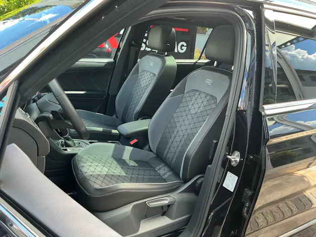 VW Tiguan Allspace R-LINE 4 MOTION *** PANORAMAGLASDACH & ANHÄNGEKUPPLUNG ***