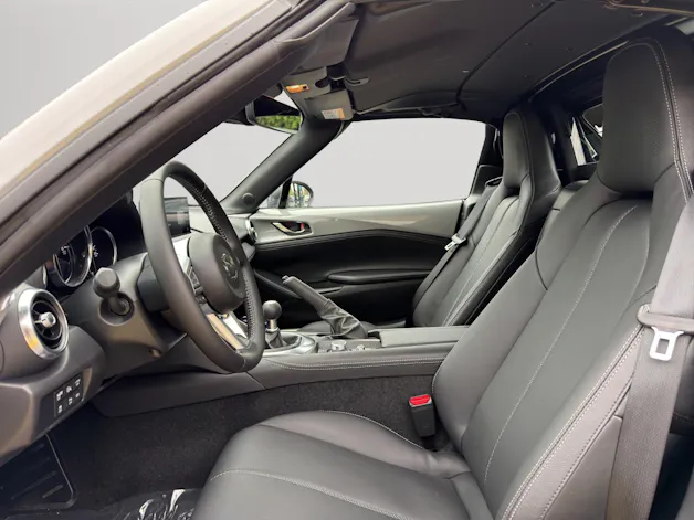 Mazda MX-5 RF Skyactiv-G 132 Exclusive-line
