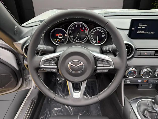 Mazda MX-5 RF Skyactiv-G 132 Exclusive-line