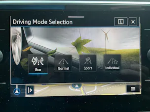 VW Tiguan Allspace R-LINE 4 MOTION *** ANHÄNGEKUPPLUNG & 7 SITZER ***