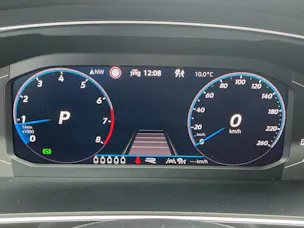 VW Tiguan Allspace R-LINE 4 MOTION *** ANHÄNGEKUPPLUNG & 7 SITZER ***
