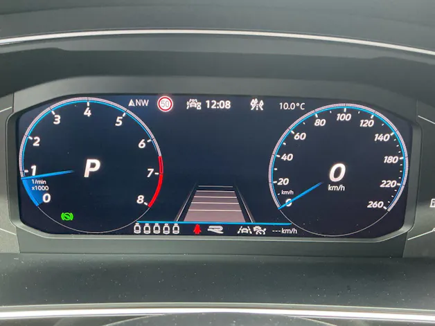 VW Tiguan Allspace R-LINE 4 MOTION *** ANHÄNGEKUPPLUNG & 7 SITZER ***