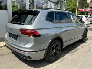 VW Tiguan Allspace R-LINE 4 MOTION *** ANHÄNGEKUPPLUNG & 7 SITZER ***