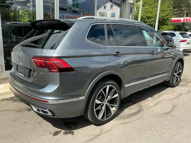 VW Tiguan Allspace R-LINE 4 MOTION *** PANORAMAGLASDACH & ANHÄNGEKUPPLUNG ***