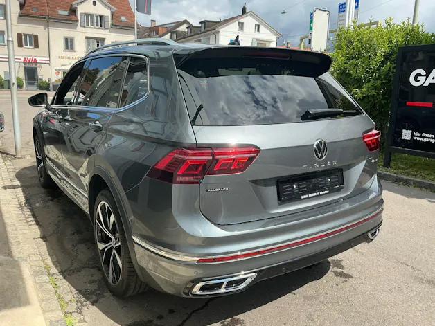 VW Tiguan Allspace R-LINE 4 MOTION *** PANORAMAGLASDACH & ANHÄNGEKUPPLUNG ***