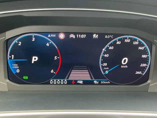 VW Tiguan Allspace R-LINE 4 MOTION *** PANORAMAGLASDACH & ANHÄNGEKUPPLUNG ***