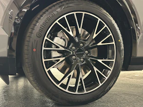 https://vehicle.imgix.net/4315673/4c988fb8-c76b-4cc2-876d-ceb45e59583f.jpg