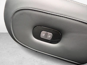 https://vehicle.imgix.net/4315707/25baa77e-9777-4bee-8196-bdfe9d517eca.jpg