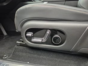 https://vehicle.imgix.net/4315711/22ceeeab-62a8-463d-9ddf-1b1d8561ef6b.jpg
