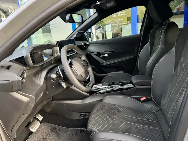 Peugeot 208 1.2 Hybrid GT