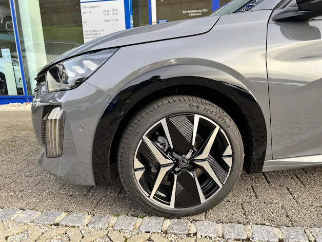 Peugeot 208 1.2 Hybrid GT