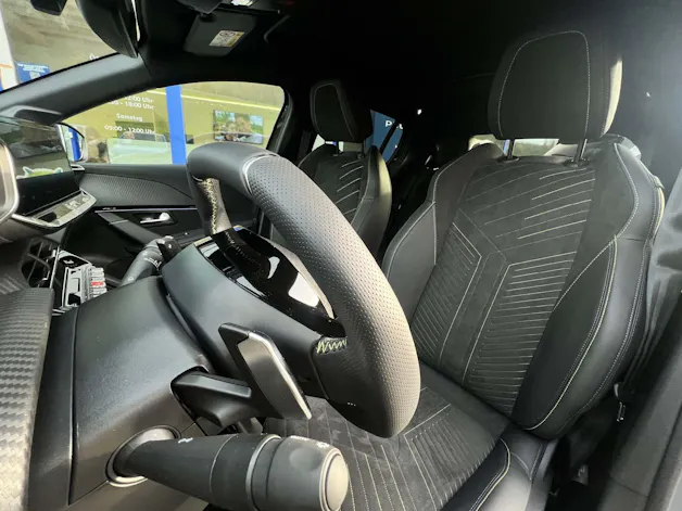 Peugeot 208 1.2 Hybrid GT
