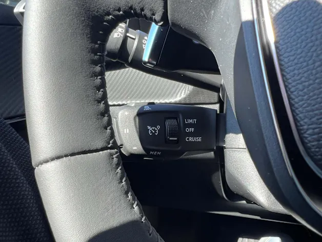 Peugeot 208 1.2 Hybrid Allure Premium