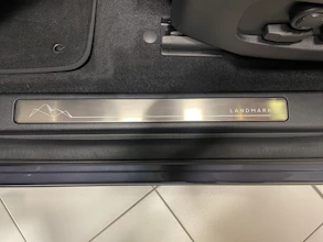 https://vehicle.imgix.net/4315818/5864e3a1-498c-4ad1-9545-9f939be9751a.jpg