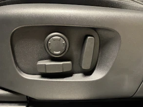 https://vehicle.imgix.net/4315818/728b6328-32c0-497f-8fec-1819f577a7ac.jpg