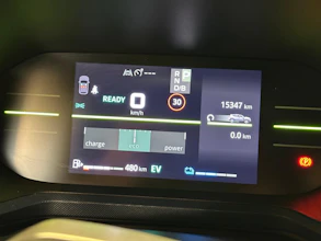 https://vehicle.imgix.net/4315838/4100a5b7-a35a-470e-81ee-dbc615aa80a5.jpg
