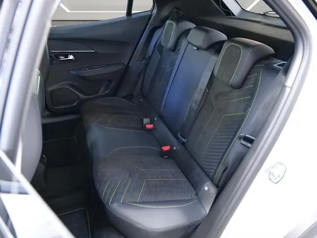 Peugeot 2008 1.2 Hybrid 145 GT
