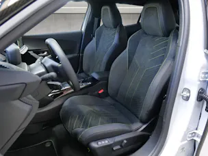 Peugeot 2008 1.2 Hybrid 145 GT