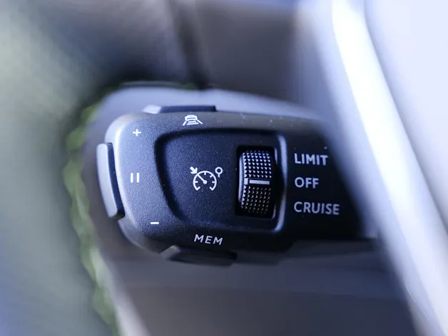 Peugeot 2008 1.2 Hybrid 145 GT