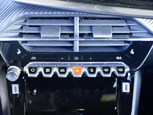 Peugeot 2008 1.2 Hybrid 145 GT