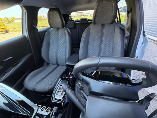 Peugeot 208 1.2 Hybrid 145 Allure