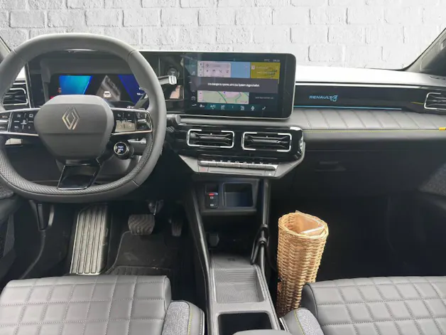 Renault R4 E-Tech Comfort Range iconic