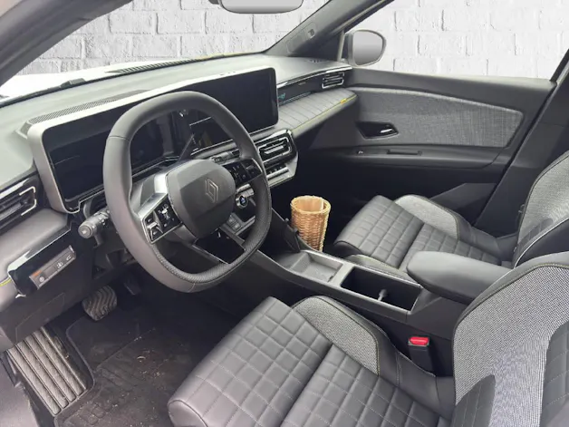 Renault R4 E-Tech Comfort Range iconic