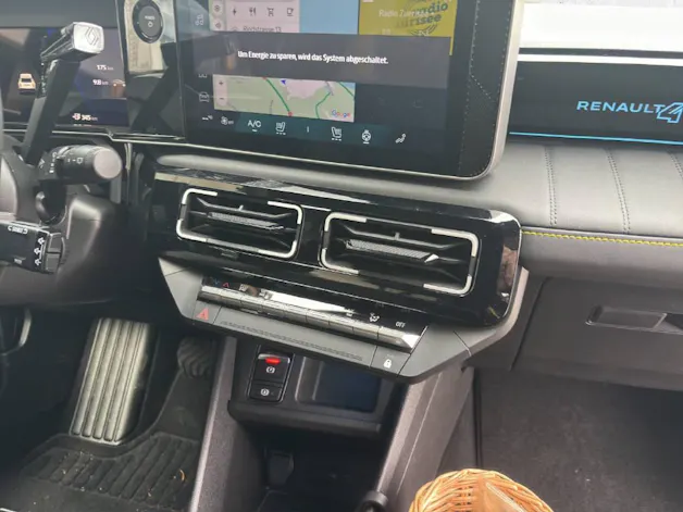 Renault R4 E-Tech Comfort Range iconic