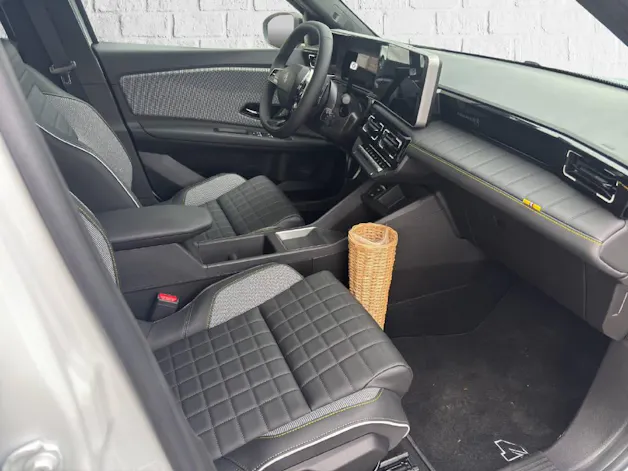 Renault R4 E-Tech Comfort Range iconic