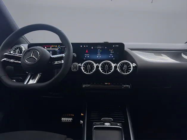 Mercedes-Benz GLA 250 Swiss Star AMG Line 4matic