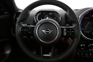 https://vehicle.imgix.net/4315977/01111724-c995-4681-b825-7f393cab6c90.jpg