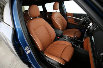 https://vehicle.imgix.net/4315977/cf771fe6-444b-4fbe-bfc8-c113fc95e002.jpg