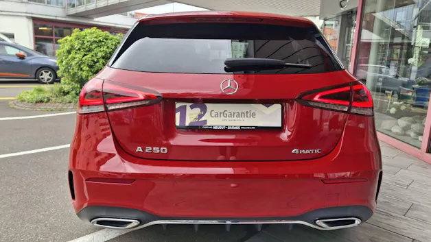 Mercedes-Benz A 250 AMG Line 4m Limousine