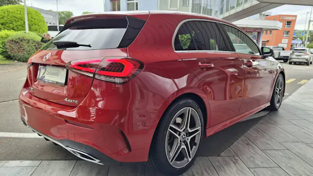 Mercedes-Benz A 250 AMG Line 4m Limousine