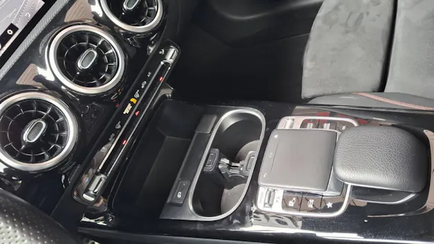 Mercedes-Benz A 250 AMG Line 4m Limousine