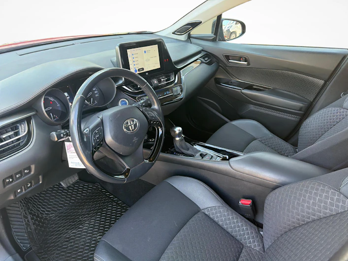 image du véhicule TOYOTA C-HR