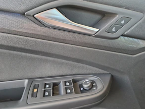 https://vehicle.imgix.net/4316352/302a1824-0819-4cd8-8cfe-46699b5f7608.jpg