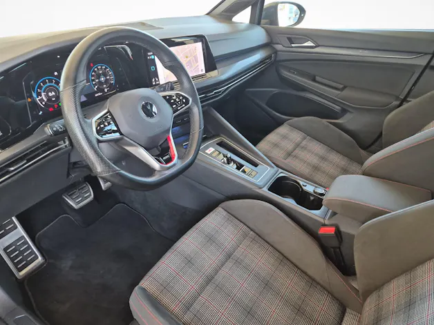 VW Golf VIII 2.0 TSI GTI DSG / ab 3,99% Leasing bei Abschluss einer Protect Autoversicherung