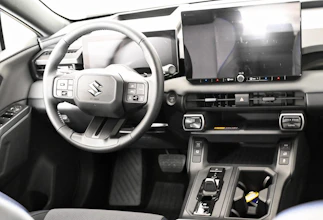 https://vehicle.imgix.net/4316507/db690317-545d-476f-8292-62a382521d01.jpg