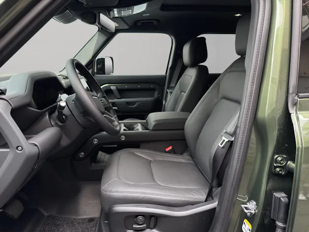 Land Rover Defender 110 3.0 D I6 250 X-Dynamic SE