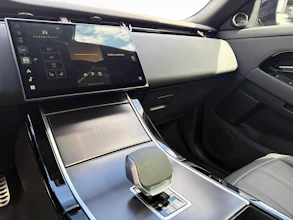 https://vehicle.imgix.net/4316647/13041356-a24c-44e6-b5c2-5888877ada62.jpg
