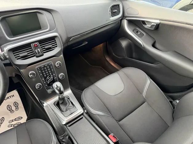 Volvo V40 2.0 D3 Momentum S/S