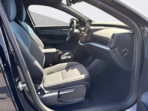 Volvo EX30 E60 Plus Swiss Black Edition