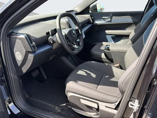 Volvo EX30 E60 Plus Swiss Black Edition