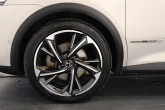 https://vehicle.imgix.net/4316944/da4cd70f-346f-485e-8ead-c3ea5a22726a.JPG