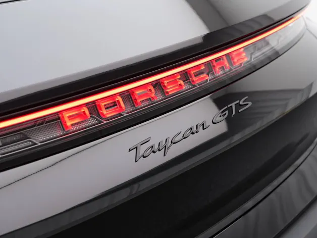 Porsche Taycan GTS Sport Turismo