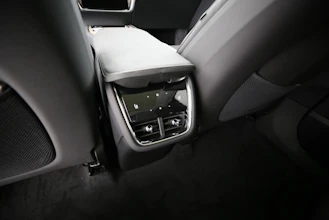 https://vehicle.imgix.net/4317060/034ba586-881e-4d05-972f-94c797bde9b2.jpg