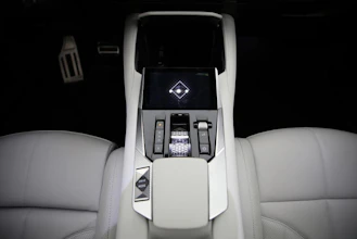 https://vehicle.imgix.net/4317117/3cdd3098-12f3-4562-b349-5e93e90e9d22.jpg