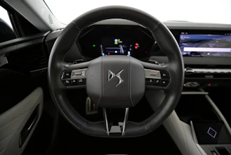 https://vehicle.imgix.net/4317117/50625a01-0a4e-465c-82c7-add9f308642d.jpg