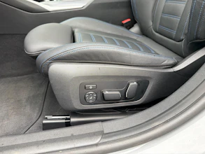 https://vehicle.imgix.net/4317154/4c9f7984-7593-4aba-892f-3c7686c26e48.jpg